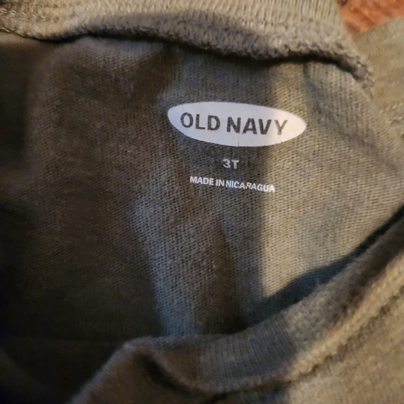 💜Old navy bundle- boys size 4 Long sleeve - Picture 3 of 3